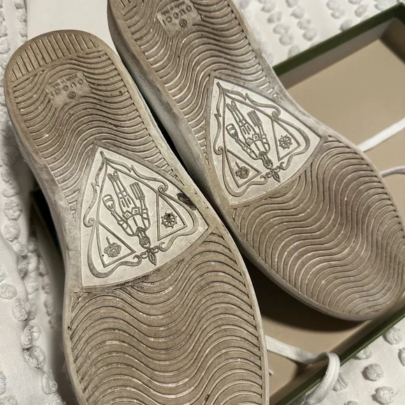 Gucci Men’s White Leather Sneakers with Red and Green Accents - Picture 4 of 8